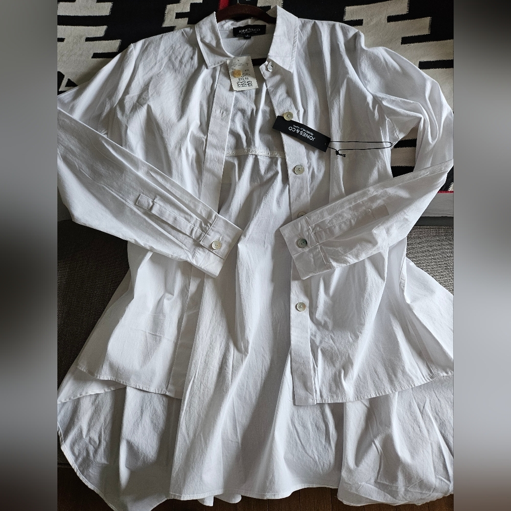 Jones NY Large white blouse/blouse jacket.